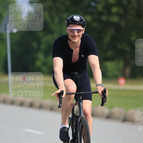 15.06.2025 - 27. Vierlanden-Triathlon H.Heesch http://msf.ph/oto/7991251 15.06.2025 09:56:14 Radfahren 9, 45, 77, 111, 132 meine-sportfotos.de