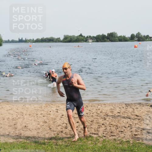21.06.2025 - 27. Vierlanden-Triathlon MichiJ http://msf.ph/oto/7991258 15.06.2026 09:54:07 Schwimmen 267, 302, 356 meine-sportfotos.de