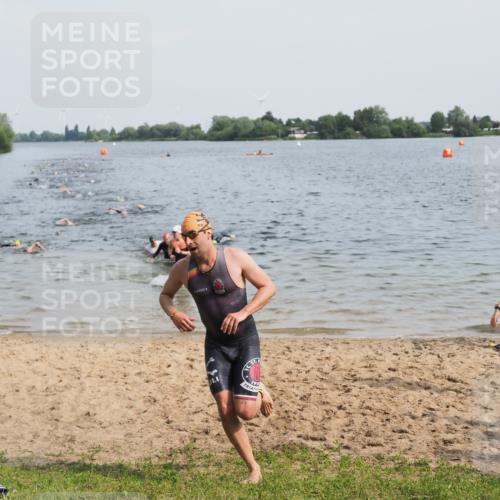 21.06.2025 - 27. Vierlanden-Triathlon MichiJ http://msf.ph/oto/7991268 15.06.2026 09:54:07 Schwimmen 267, 302, 356 meine-sportfotos.de