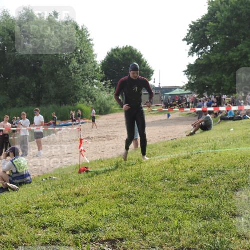 15.06.2025 - 27. Vierlanden-Triathlon KatJ http://msf.ph/oto/7991270 15.06.2025 09:13:36 Schwimmen 237 meine-sportfotos.de