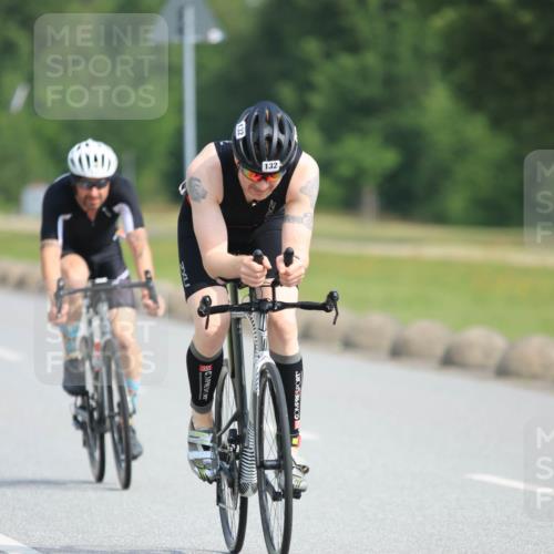 15.06.2025 - 27. Vierlanden-Triathlon H.Heesch http://msf.ph/oto/7991282 15.06.2025 09:56:19 Radfahren 45, 77, 111, 132 meine-sportfotos.de