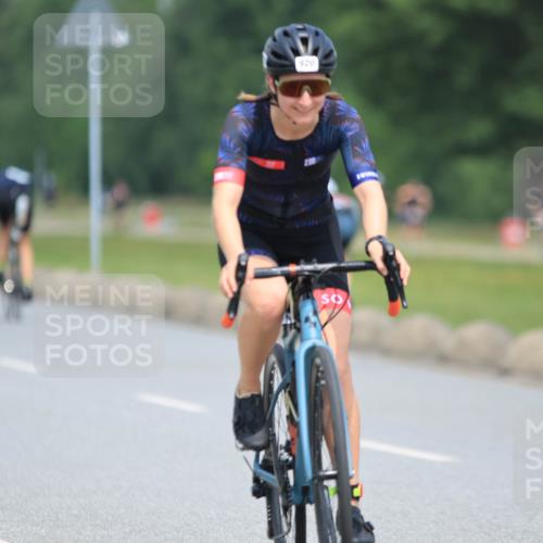 21.06.2025 - 27. Vierlanden-Triathlon H.Heesch http://msf.ph/oto/7991290 15.06.2025 11:55:26 Radfahren 920, 960, 962 meine-sportfotos.de