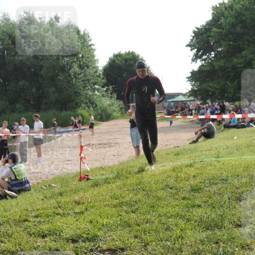 15.06.2025 - 27. Vierlanden-Triathlon KatJ http://msf.ph/oto/7991293 15.06.2025 09:13:36 Schwimmen 237 meine-sportfotos.de