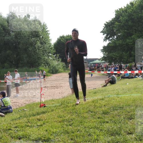 15.06.2025 - 27. Vierlanden-Triathlon KatJ http://msf.ph/oto/7991295 15.06.2025 09:13:37 Schwimmen 237 meine-sportfotos.de