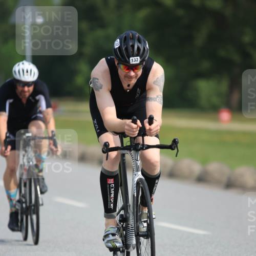 15.06.2025 - 27. Vierlanden-Triathlon H.Heesch http://msf.ph/oto/7991299 15.06.2025 09:56:20 Radfahren 77, 111, 132, 218 meine-sportfotos.de