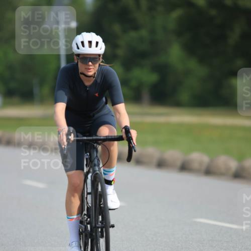 15.06.2025 - 27. Vierlanden-Triathlon H.Heesch http://msf.ph/oto/7991320 15.06.2025 09:56:27 Radfahren 151, 218 meine-sportfotos.de