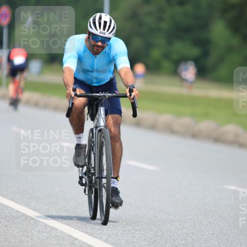 21.06.2025 - 27. Vierlanden-Triathlon H.Heesch http://msf.ph/oto/7991331 15.06.2025 11:55:52 Radfahren 699, 779, 786, 828 meine-sportfotos.de