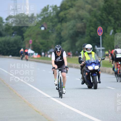 21.06.2025 - 27. Vierlanden-Triathlon H.Heesch http://msf.ph/oto/7991345 15.06.2025 11:56:05 Radfahren 783, 832, 843 meine-sportfotos.de