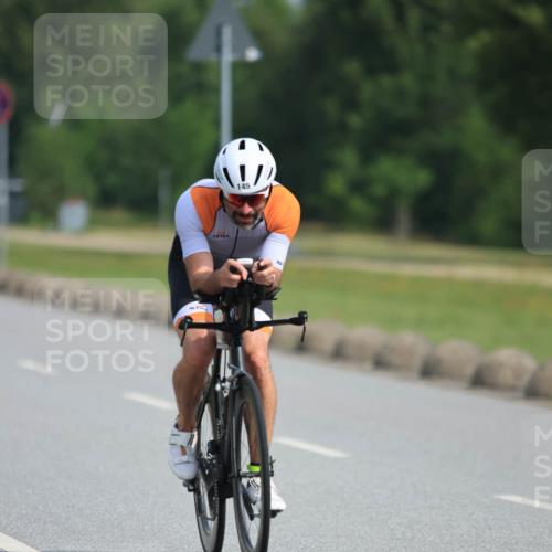 15.06.2025 - 27. Vierlanden-Triathlon H.Heesch http://msf.ph/oto/7991346 15.06.2025 09:57:15 Radfahren 130, 145, 209 meine-sportfotos.de