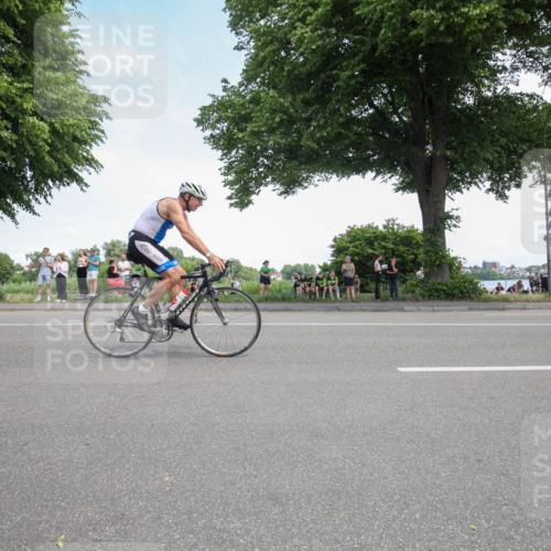 15.06.2025 - 7 Türme Triathlon Yannick Fuchs http://msf.ph/oto/7991350 15.06.2025 13:22:49 Radfahren  meine-sportfotos.de