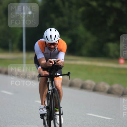 15.06.2025 - 27. Vierlanden-Triathlon H.Heesch http://msf.ph/oto/7991356 15.06.2025 09:57:15 Radfahren 130, 145, 209 meine-sportfotos.de