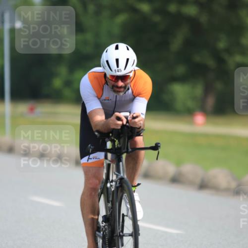 15.06.2025 - 27. Vierlanden-Triathlon H.Heesch http://msf.ph/oto/7991360 15.06.2025 09:57:15 Radfahren 130, 145, 209 meine-sportfotos.de