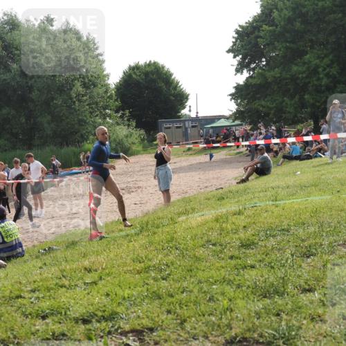 15.06.2025 - 27. Vierlanden-Triathlon KatJ http://msf.ph/oto/7991361 15.06.2025 09:13:50 Schwimmen 203 meine-sportfotos.de