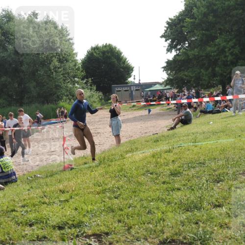 15.06.2025 - 27. Vierlanden-Triathlon KatJ http://msf.ph/oto/7991376 15.06.2025 09:13:50 Schwimmen 203 meine-sportfotos.de