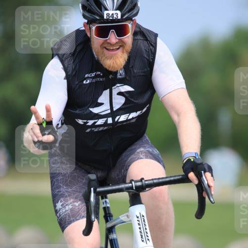 21.06.2025 - 27. Vierlanden-Triathlon H.Heesch http://msf.ph/oto/7991377 15.06.2025 11:56:09 Radfahren 783, 832, 843 meine-sportfotos.de