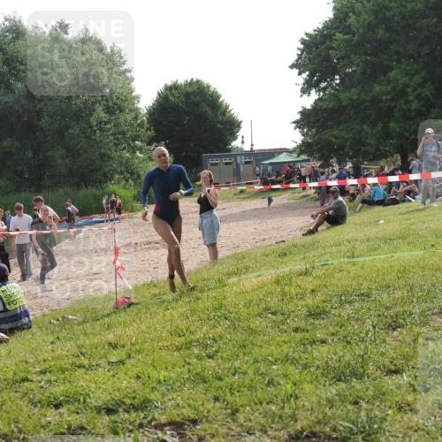 15.06.2025 - 27. Vierlanden-Triathlon KatJ http://msf.ph/oto/7991404 15.06.2025 09:13:50 Schwimmen 203 meine-sportfotos.de