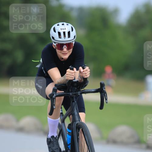 21.06.2025 - 27. Vierlanden-Triathlon H.Heesch http://msf.ph/oto/7991409 15.06.2025 11:56:24 Radfahren 830, 944 meine-sportfotos.de
