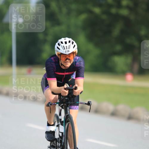 15.06.2025 - 27. Vierlanden-Triathlon H.Heesch http://msf.ph/oto/7991410 15.06.2025 09:58:07 Radfahren 204, 228 meine-sportfotos.de