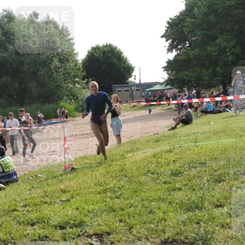 15.06.2025 - 27. Vierlanden-Triathlon KatJ http://msf.ph/oto/7991412 15.06.2025 09:13:50 Schwimmen 203 meine-sportfotos.de
