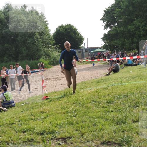 15.06.2025 - 27. Vierlanden-Triathlon KatJ http://msf.ph/oto/7991423 15.06.2025 09:13:50 Schwimmen 203 meine-sportfotos.de