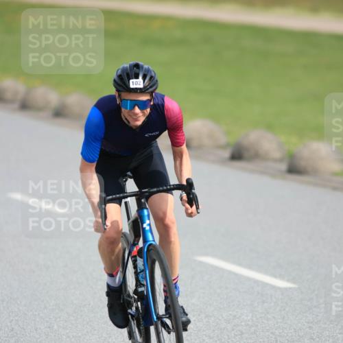 15.06.2025 - 27. Vierlanden-Triathlon H.Heesch http://msf.ph/oto/7991434 15.06.2025 09:58:48 Radfahren 102, 205 meine-sportfotos.de