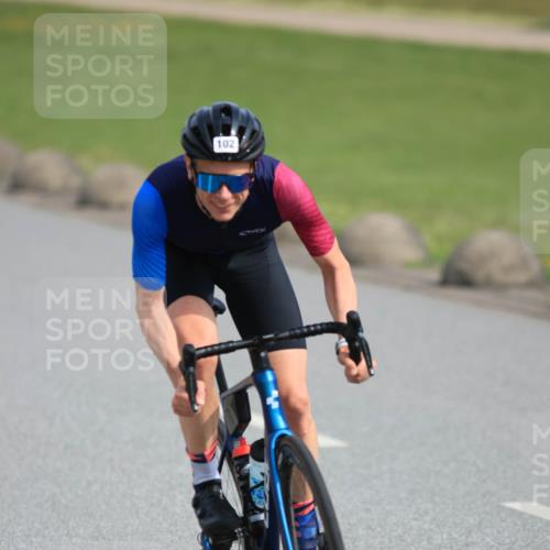 15.06.2025 - 27. Vierlanden-Triathlon H.Heesch http://msf.ph/oto/7991436 15.06.2025 09:58:48 Radfahren 102, 205 meine-sportfotos.de