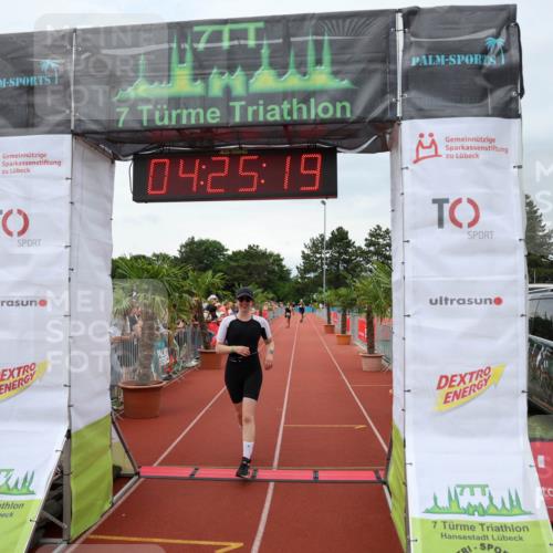 15.06.2025 - 7 Türme Triathlon Michael Strokosch http://msf.ph/oto/7991438 15.06.2025 14:25:19 Ziel 894, 977 meine-sportfotos.de
