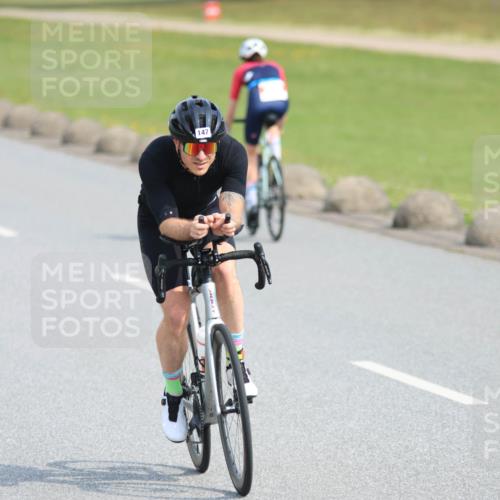 15.06.2025 - 27. Vierlanden-Triathlon H.Heesch http://msf.ph/oto/7991444 15.06.2025 09:59:00 Radfahren 147, 205 meine-sportfotos.de