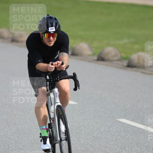 15.06.2025 - 27. Vierlanden-Triathlon H.Heesch http://msf.ph/oto/7991452 15.06.2025 09:59:01 Radfahren 147 meine-sportfotos.de