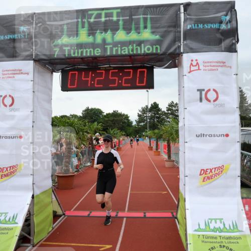 15.06.2025 - 7 Türme Triathlon Michael Strokosch http://msf.ph/oto/7991458 15.06.2025 14:25:19 Ziel 894, 977 meine-sportfotos.de