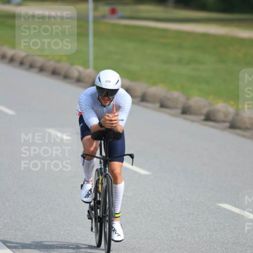 15.06.2025 - 27. Vierlanden-Triathlon H.Heesch http://msf.ph/oto/7991464 15.06.2025 09:59:16 Radfahren 134, 194, 239, 265, 288 meine-sportfotos.de