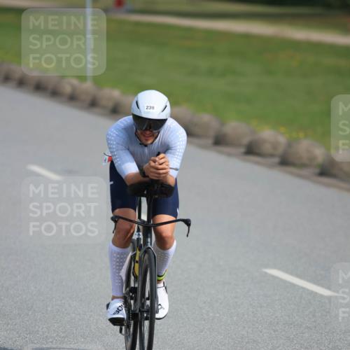 15.06.2025 - 27. Vierlanden-Triathlon H.Heesch http://msf.ph/oto/7991467 15.06.2025 09:59:16 Radfahren 134, 194, 239, 265, 288 meine-sportfotos.de
