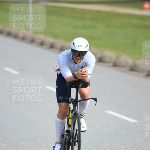 15.06.2025 - 27. Vierlanden-Triathlon H.Heesch http://msf.ph/oto/7991476 15.06.2025 09:59:16 Radfahren 134, 194, 239, 265, 288 meine-sportfotos.de
