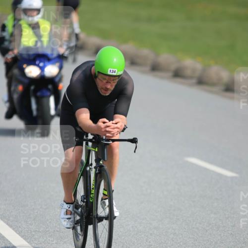 15.06.2025 - 27. Vierlanden-Triathlon H.Heesch http://msf.ph/oto/7991487 15.06.2025 09:59:21 Radfahren 134, 239, 265, 288 meine-sportfotos.de