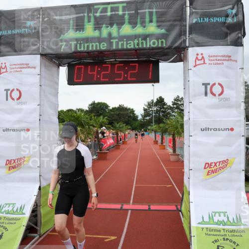 15.06.2025 - 7 Türme Triathlon Michael Strokosch http://msf.ph/oto/7991506 15.06.2025 14:25:20 Ziel 894, 977 meine-sportfotos.de