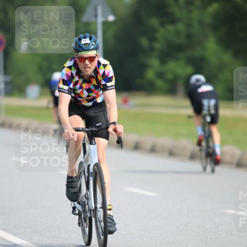 15.06.2025 - 27. Vierlanden-Triathlon H.Heesch http://msf.ph/oto/7991520 15.06.2025 10:00:06 Radfahren 154, 187 meine-sportfotos.de