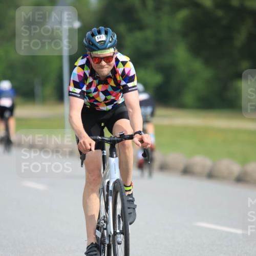 15.06.2025 - 27. Vierlanden-Triathlon H.Heesch http://msf.ph/oto/7991524 15.06.2025 10:00:06 Radfahren 154, 187 meine-sportfotos.de
