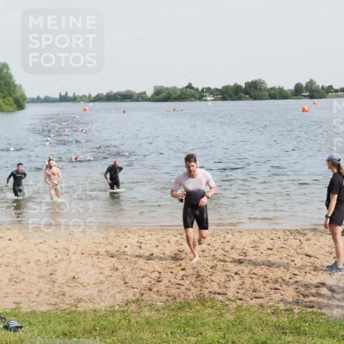 21.06.2025 - 27. Vierlanden-Triathlon MichiJ http://msf.ph/oto/7991534 15.06.2026 09:54:17 Schwimmen 253, 255, 261, 302, 337, 342, 356 meine-sportfotos.de