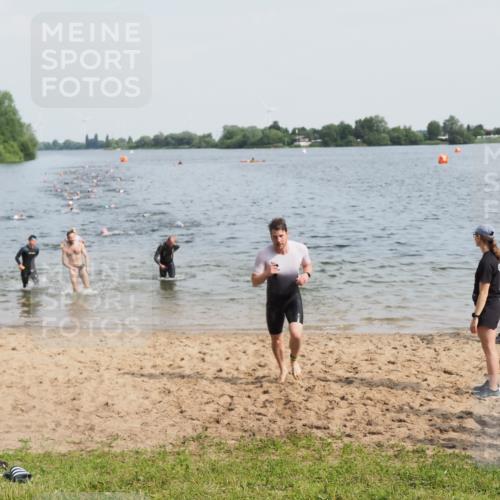 21.06.2025 - 27. Vierlanden-Triathlon MichiJ http://msf.ph/oto/7991546 15.06.2026 09:54:17 Schwimmen 253, 255, 261, 302, 337, 342, 356 meine-sportfotos.de