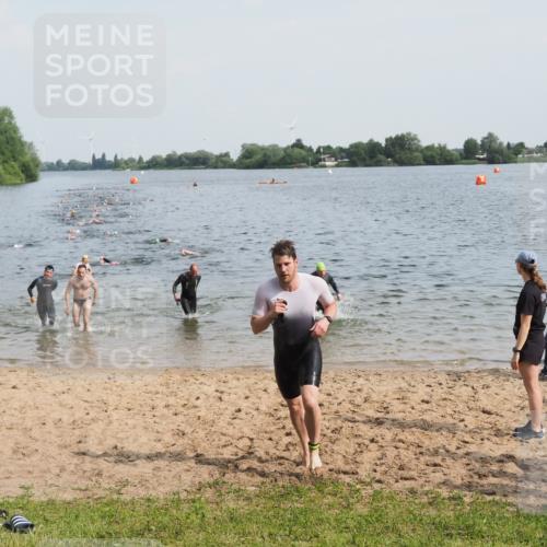 21.06.2025 - 27. Vierlanden-Triathlon MichiJ http://msf.ph/oto/7991588 15.06.2026 09:54:18 Schwimmen 253, 255, 261, 302, 337, 342, 356 meine-sportfotos.de