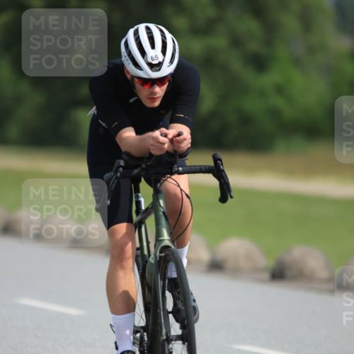 15.06.2025 - 27. Vierlanden-Triathlon H.Heesch http://msf.ph/oto/7991618 15.06.2025 10:00:37 Radfahren 3, 65, 127, 160 meine-sportfotos.de