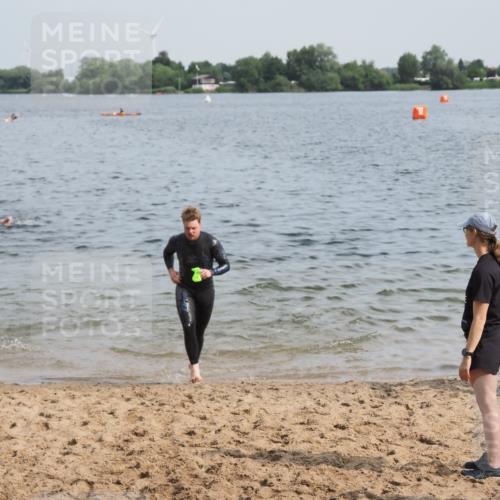 21.06.2025 - 27. Vierlanden-Triathlon MichiJ http://msf.ph/oto/7991630 15.06.2026 09:54:21 Schwimmen 253, 255, 261, 302, 337, 342, 354 meine-sportfotos.de