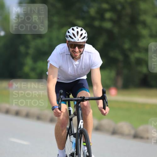 15.06.2025 - 27. Vierlanden-Triathlon H.Heesch http://msf.ph/oto/7991637 15.06.2025 10:00:40 Radfahren 3, 65, 160, 356 meine-sportfotos.de