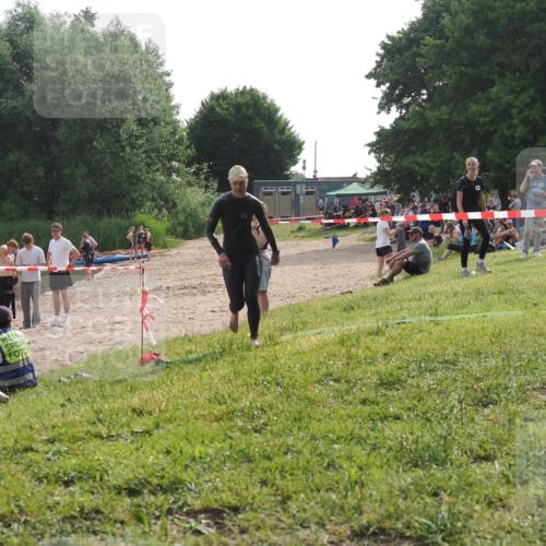15.06.2025 - 27. Vierlanden-Triathlon KatJ http://msf.ph/oto/7991638 15.06.2025 09:13:57 Schwimmen 203, 228 meine-sportfotos.de