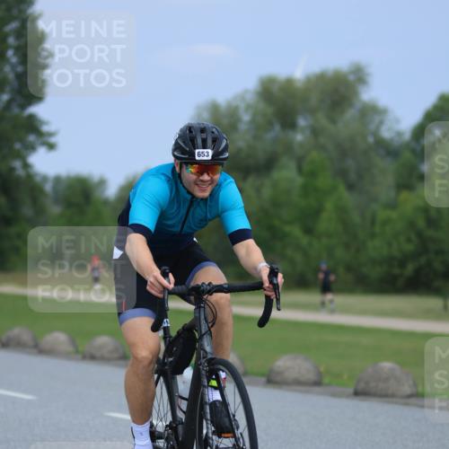 21.06.2025 - 27. Vierlanden-Triathlon H.Heesch http://msf.ph/oto/7991639 15.06.2025 11:57:18 Radfahren 653, 911 meine-sportfotos.de