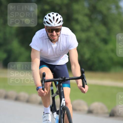 15.06.2025 - 27. Vierlanden-Triathlon H.Heesch http://msf.ph/oto/7991646 15.06.2025 10:00:40 Radfahren 3, 65, 160, 356 meine-sportfotos.de