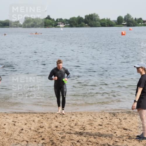 21.06.2025 - 27. Vierlanden-Triathlon MichiJ http://msf.ph/oto/7991650 15.06.2026 09:54:21 Schwimmen 253, 255, 261, 302, 337, 342, 354 meine-sportfotos.de