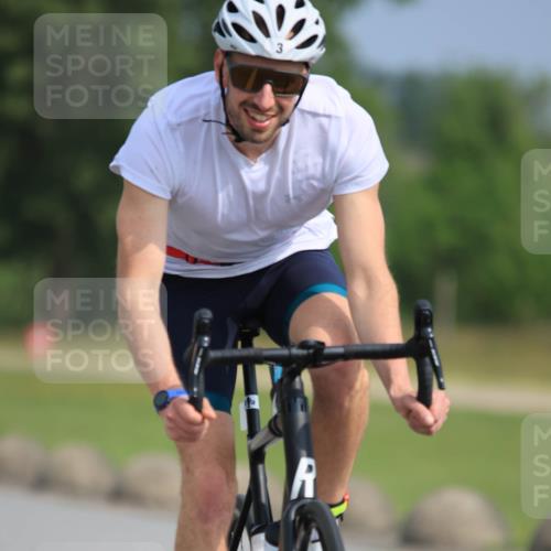 15.06.2025 - 27. Vierlanden-Triathlon H.Heesch http://msf.ph/oto/7991655 15.06.2025 10:00:40 Radfahren 3, 65, 160, 356 meine-sportfotos.de