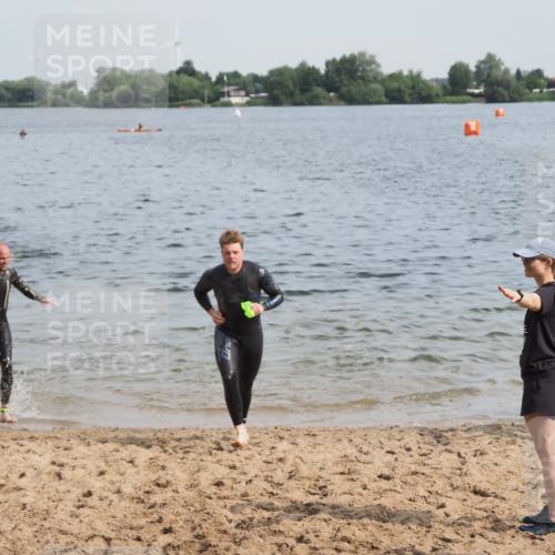 21.06.2025 - 27. Vierlanden-Triathlon MichiJ http://msf.ph/oto/7991657 15.06.2026 09:54:21 Schwimmen 253, 255, 261, 302, 337, 342, 354 meine-sportfotos.de