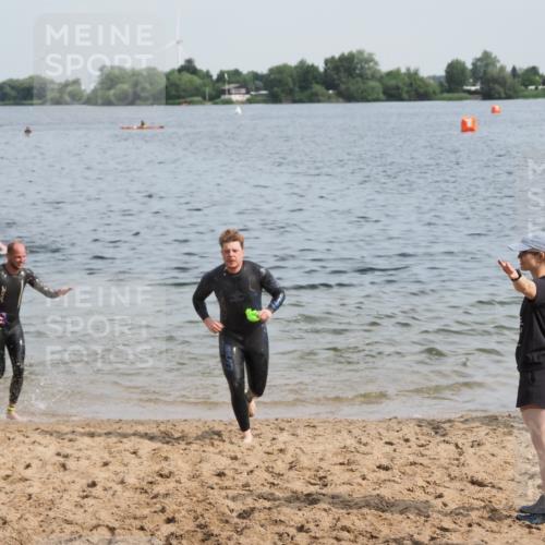 21.06.2025 - 27. Vierlanden-Triathlon MichiJ http://msf.ph/oto/7991663 15.06.2026 09:54:22 Schwimmen 253, 255, 261, 302, 337, 342, 354 meine-sportfotos.de